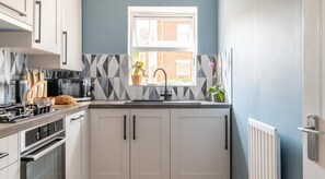 Apartment, Multiple Beds | Private kitchen | Fridge, microwave, oven, stovetop - Captivating 2-bed Apartment in Chatham (Chatham)