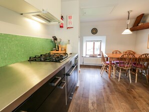 ตู้เย็น, เครื่องล้างจาน, กาต้มน้ำไฟฟ้า, เตาปิ้งขนมปัง