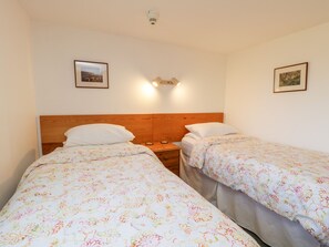 3 quartos, individualmente decorados, individualmente mobiliados
