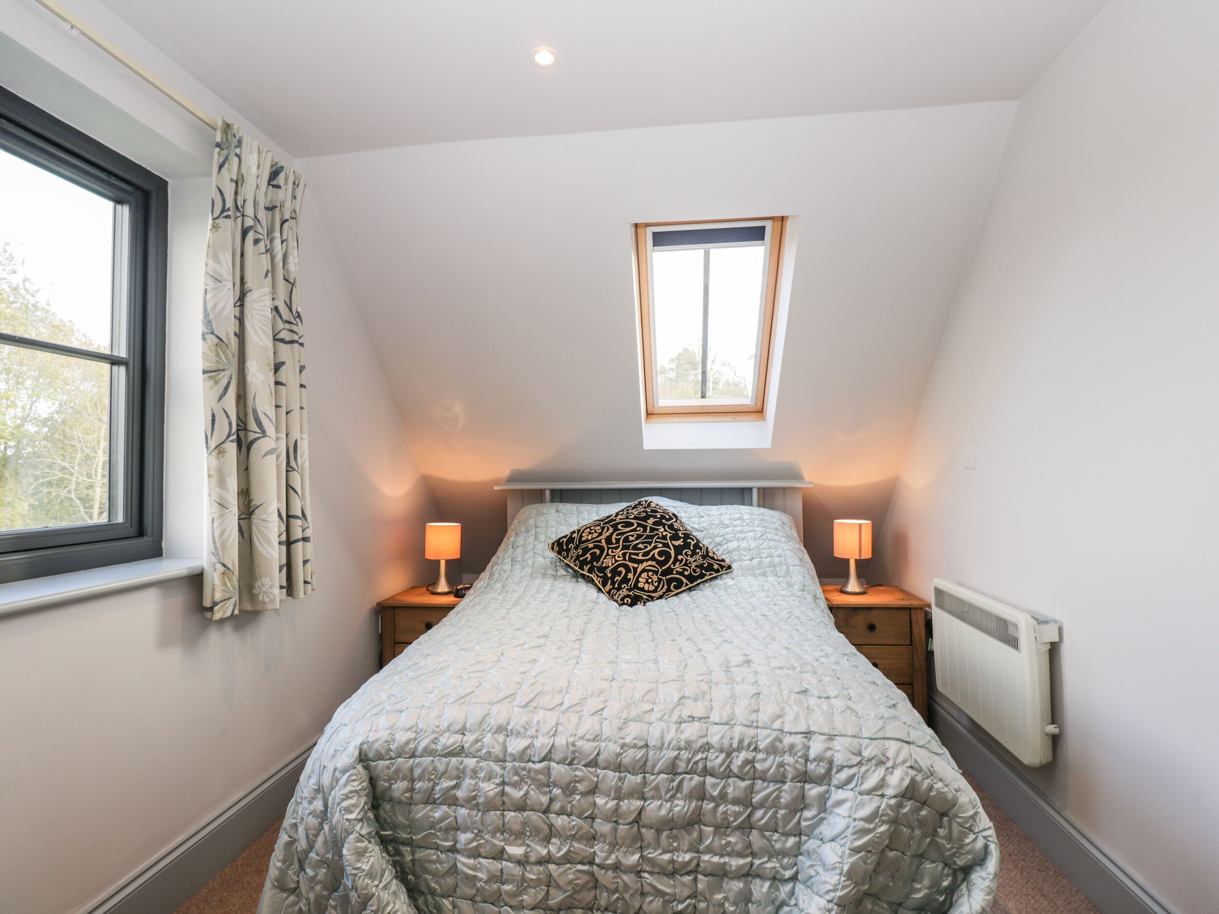 2 bedrooms, individually decorated, individually furnished, free WiFi