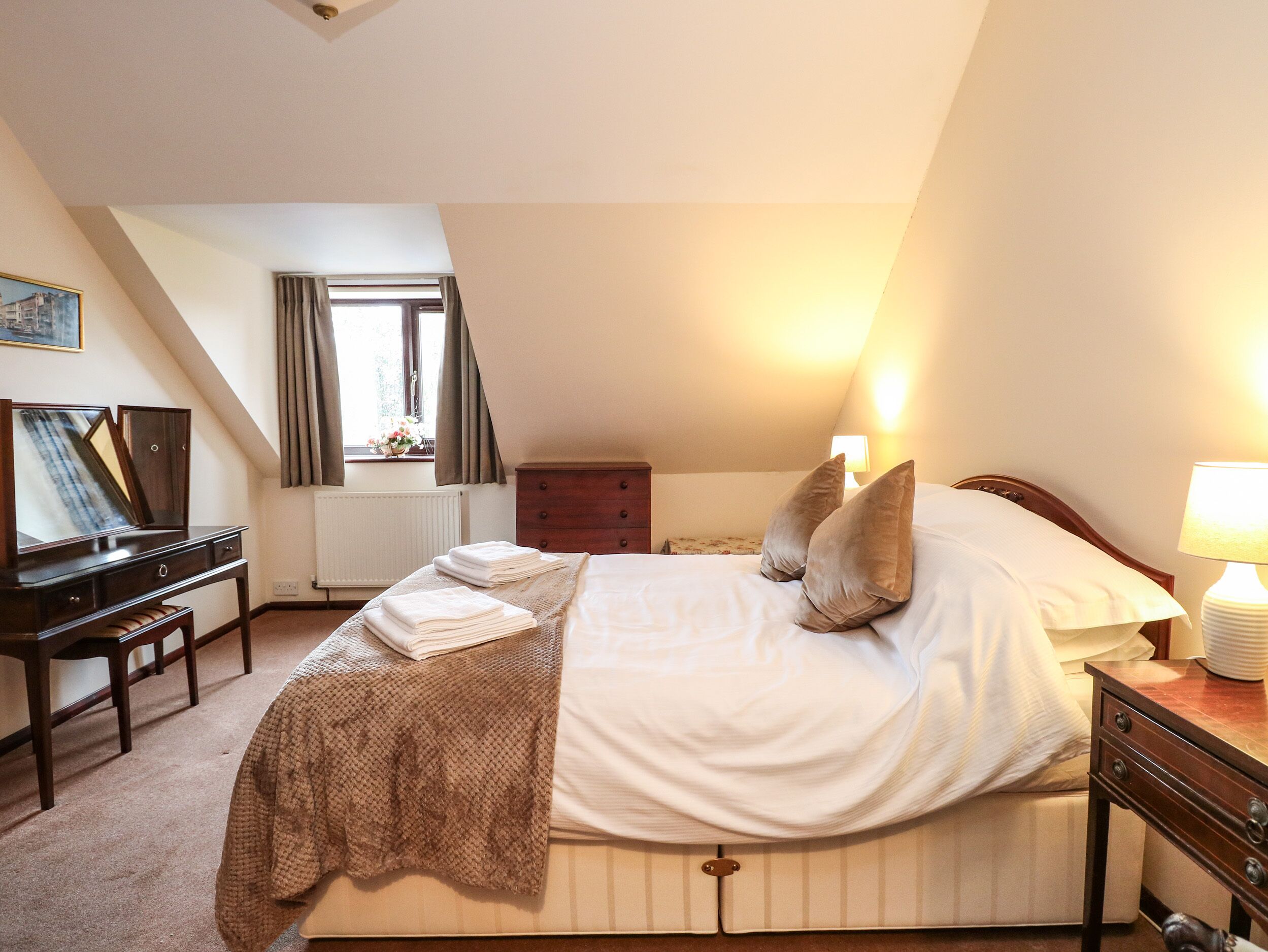 3 Schlafzimmer, individuell dekoriert, individuell eingerichtet