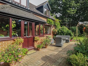 Cottage | Terrace/patio - Walnut Tree Cottage (Great Yarmouth)