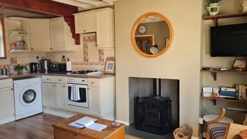 Geladeira, chaleira elétrica, torradeira