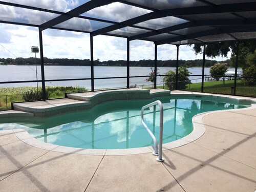 Stunning Lake Front Home on Lake Whistler - Perfect for all the Family to Enjoy!