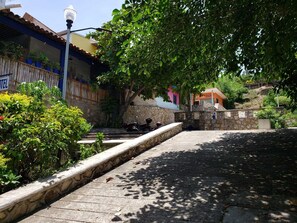 Property grounds - Hotel & Hostal Mayflower (Puerto Escondido)