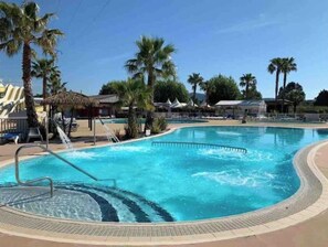 屋外プール、温水プール