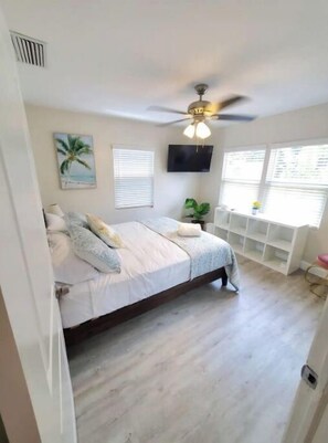 3 bedrooms, desk, iron/ironing board, free WiFi