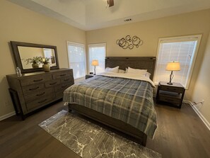 5 bedrooms, free WiFi, bed sheets