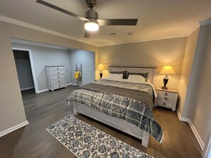 5 bedrooms, free WiFi, bed sheets