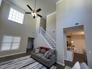 Smart TV, fireplace
