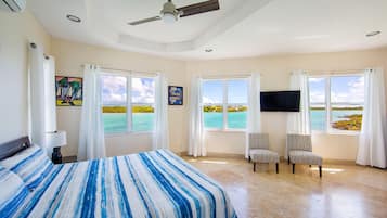 4 quartos, cofres nos quartos, escrivaninha