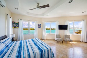 4 habitaciones, caja de seguridad en la habitación y escritorio