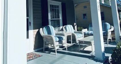Historic downtown cottage 🌺Relaxing ComGarden View
