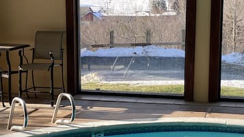 Alberca techada y alberca climatizada