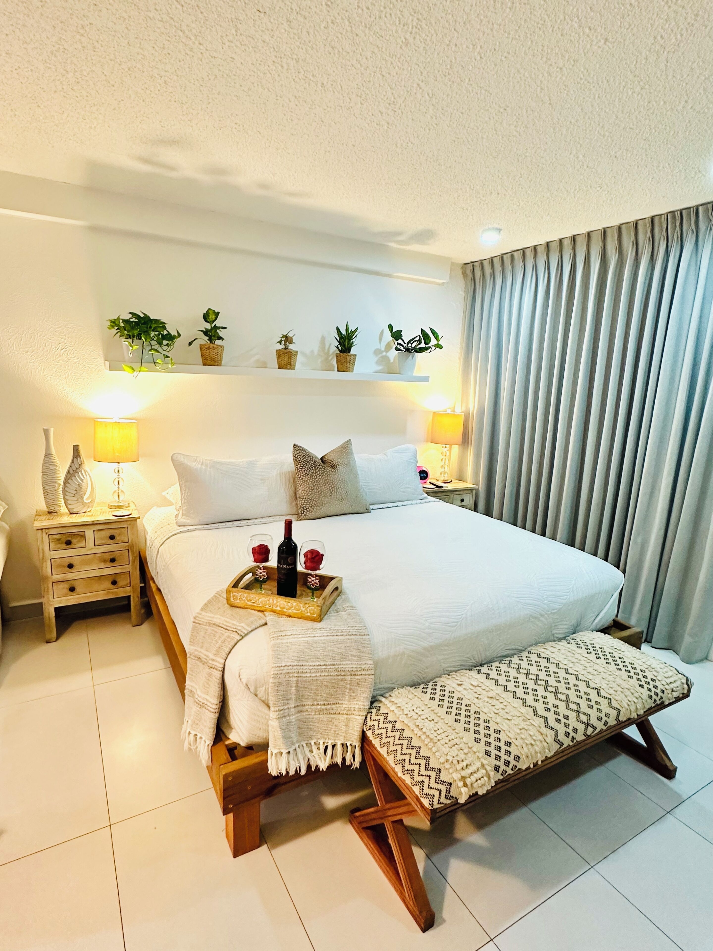 1 habitación, tabla de planchar con plancha, wifi gratis y ropa de cama 