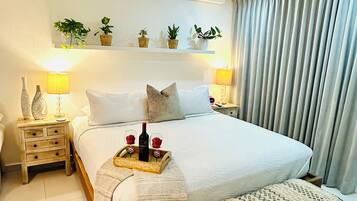 1 habitación, tabla de planchar con plancha, wifi gratis y ropa de cama