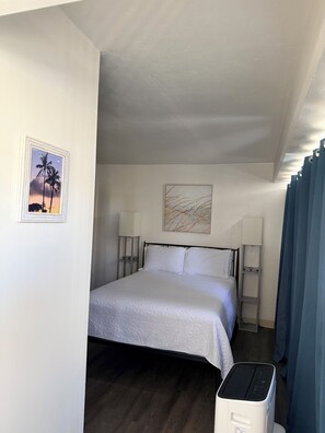 1 chambre, bureau, fer et planche à repasser, Wi-Fi