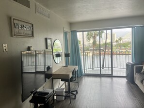 Interior - Waikiki Apartment sleeps 5 parking included  (Honolulu)