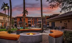 Outdoor dining - Enjoy Fun and Sun of Scottsdale AZ Thanksgiving Weekend (Scottsdale)
