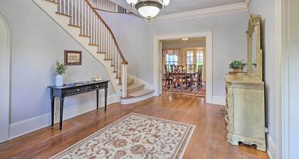 1920s Corsicana Home: Group Getaway Near Downtown!