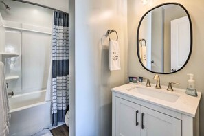 Free toiletries, hair dryer, towels - St Helena Island Condo w/ Pool & Beach Access! (Saint Helena Island)