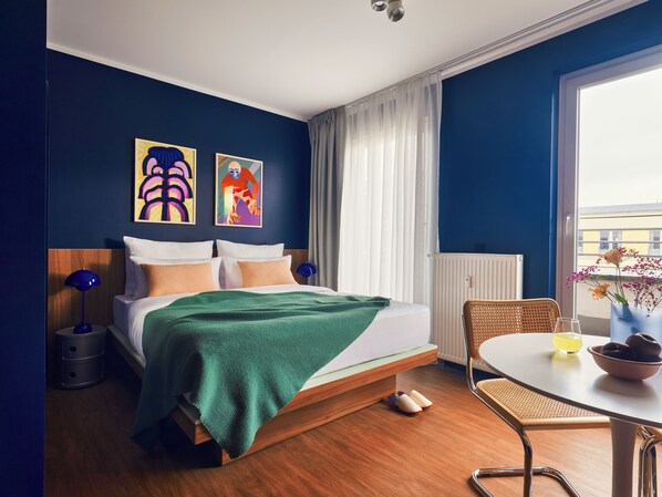 Medium Room with Balcony