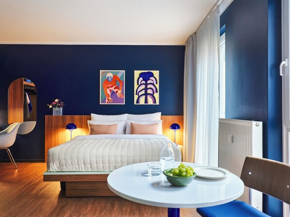 高级开间, 简易厨房 | 高档床上用品、特色装修、特色家居、办公桌