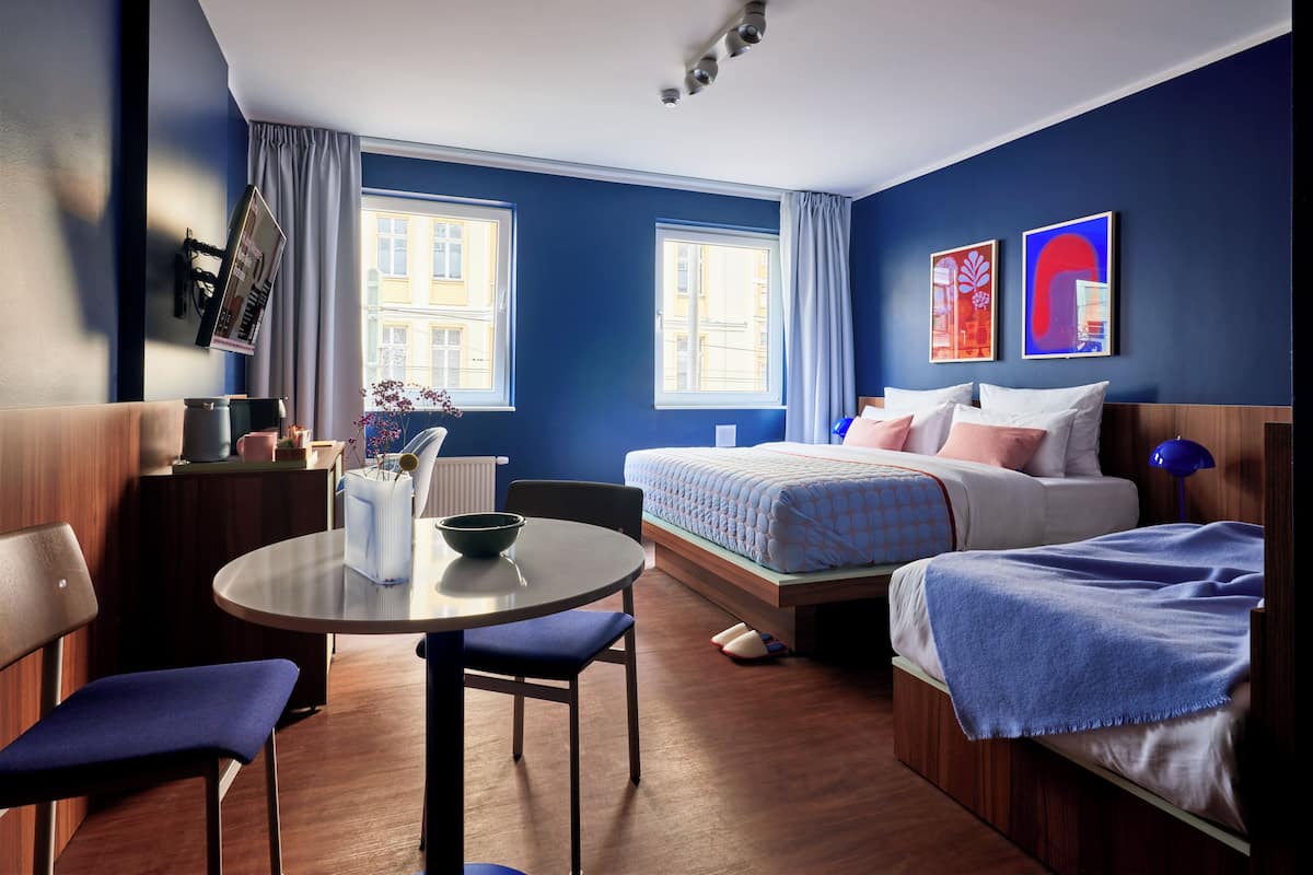 Large Room with Extra Bed