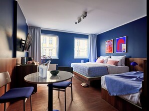 特级客房, 多张床 | 高档床上用品、特色装修、特色家居、办公桌