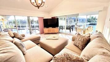 Smart TV, fireplace, ping pong