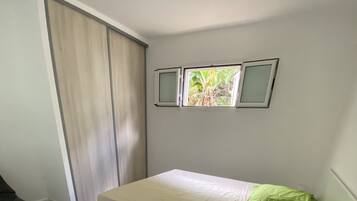 2 makuuhuonetta, silitysrauta/-lauta, ilmainen Wi-Fi, vuodevaatteet