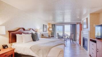 Oceanfront One bedroom King Suite | Memory foam beds, WiFi (free), bed sheets