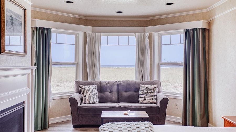 Inn of the Four Winds Oceanfront Seaside