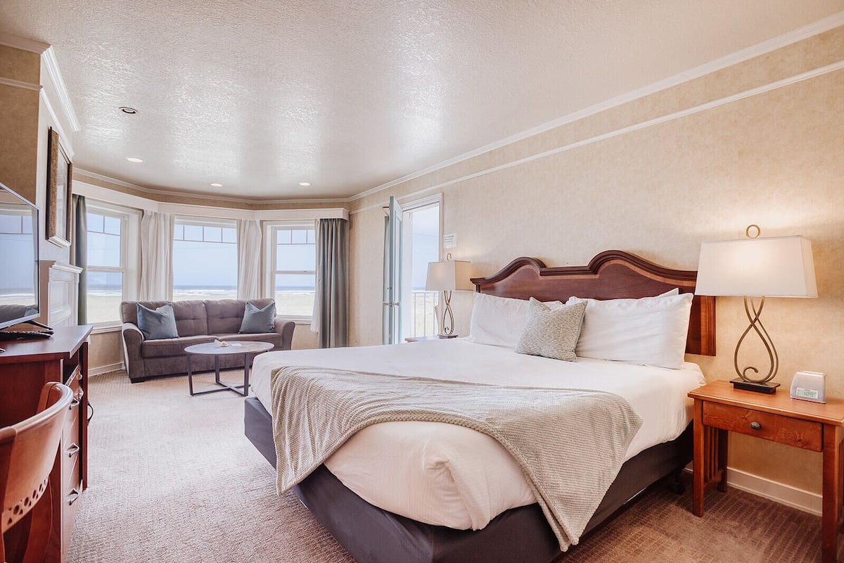 Luxury Room | Memory-foam beds, free WiFi, bed sheets