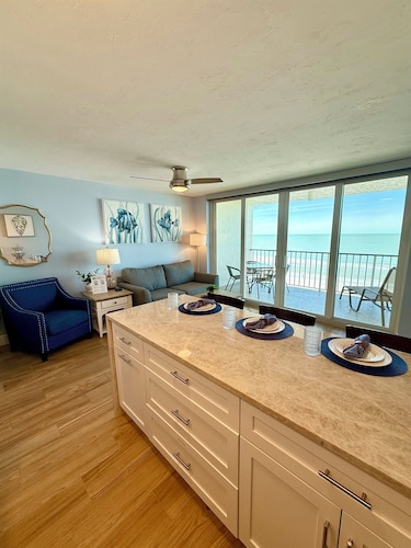 🏝️ HIGHLY SOUGHT AFTER! Newly Remodeled Beachfront Apollo Condo, 7th Floor!