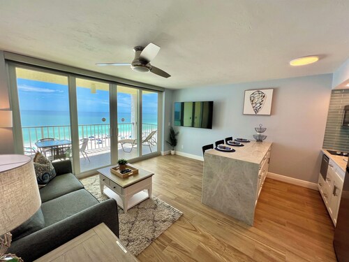 🏝️ Newly Remodeled Beachfront 7th Floor Apollo Condo with GREAT OCEAN VIEW!