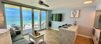 🏝️ Newly Remodeled Beachfront 7th Floor Apollo Condo with GREAT OCEAN VIEW!