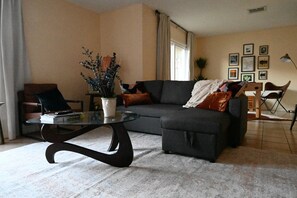 Smart TV, fireplace, table football, books - Spacious Condo with game room, office and large kitchen. 5 min. to Sunrise Mall! (Brownsville)