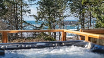 Tina de hidromasaje al aire libre