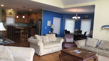 Smart TV, fireplace, DVD player