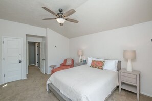 4 bedrooms, desk, iron/ironing board, free WiFi - Birdie Abode (Corvallis)