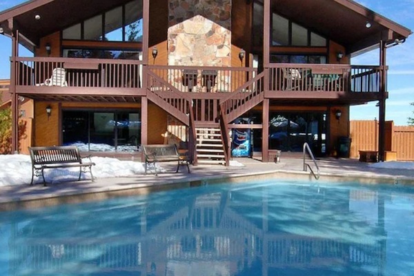 Piscina all'aperto, una piscina riscaldata