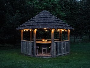Outdoor dining - A sumptuous holiday retreat – the perfect getaway. (Southburgh, near Thetford)