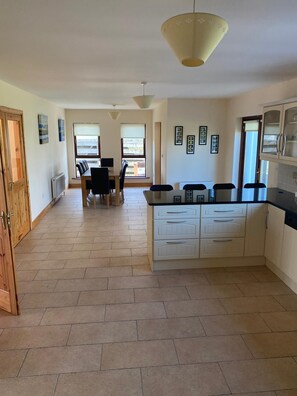 Dining - A Holiday Home Rental in Rosslare Strand (Rosslare Strand)