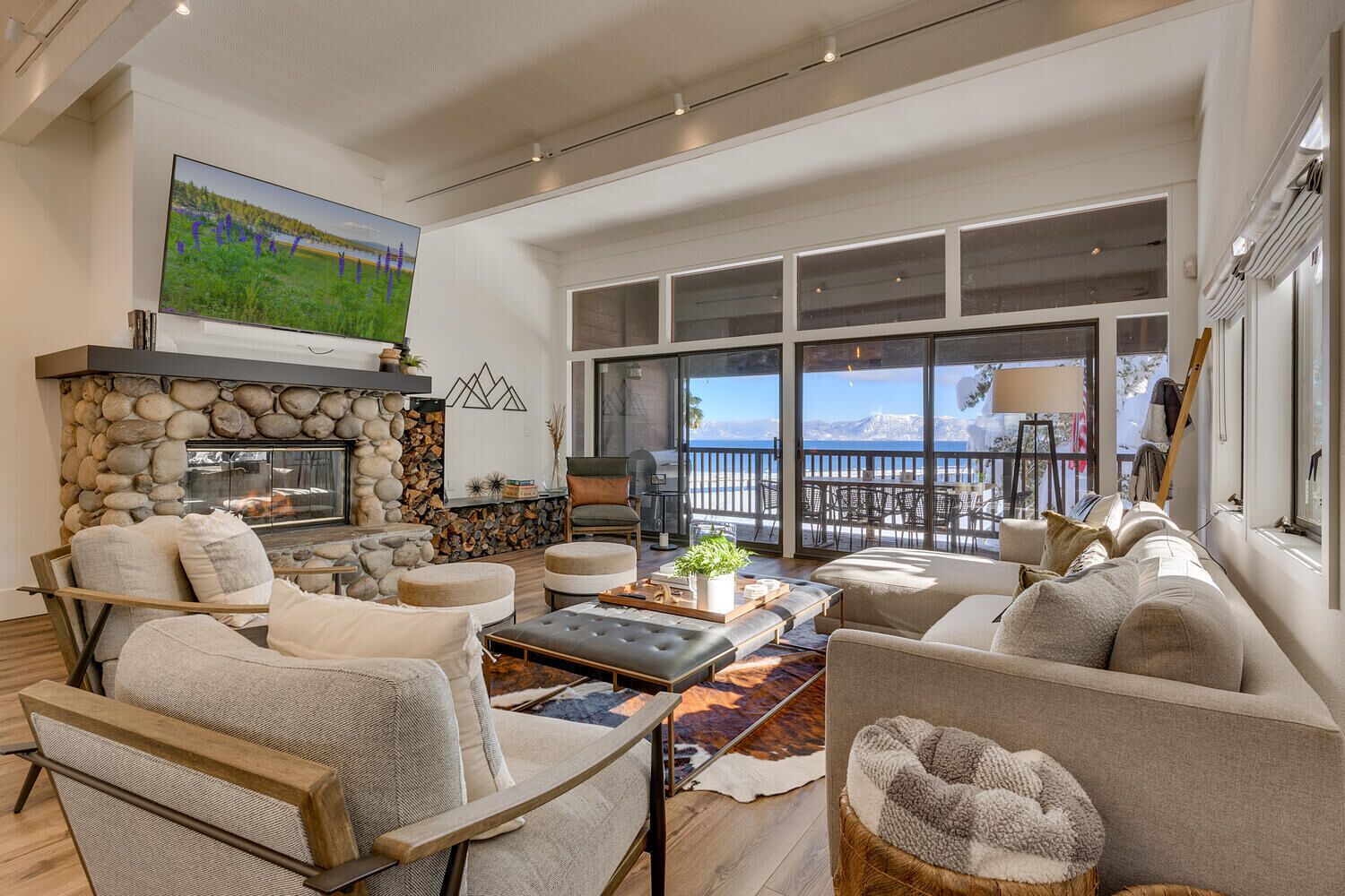 Luxury Panoramic Lakefront - 10 Minutes to Palisades Tahoe &Walk to Town!