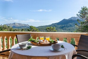 Outdoor dining - Lovely house with air conditioning in the mountains, Yourhouse Can Marquesi (Escorca)