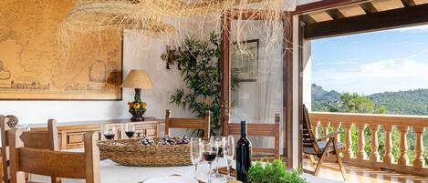 تناول الطعام بالخارج