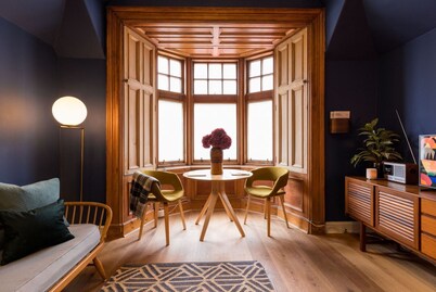 Contemporary Cottage with Free Parking
