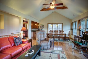 Smart TV, fireplace, table football, ping pong - Your Secluded Retreat with Breathtaking Views, Hot tub & Game room (Vilas)