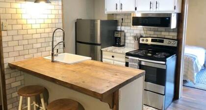 Little Mammoth Condo - Bike or 5 min walk to ski lifts!